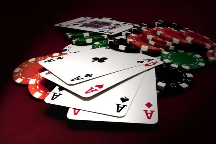 Filipino player using 777pinas mobile app on a smartphone to access slots and live casino